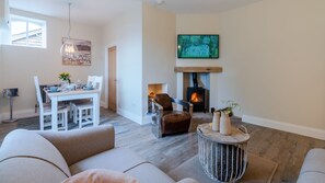 Sitting Room to Dining Area, Wallhope Retreat, Bolthole Retreats