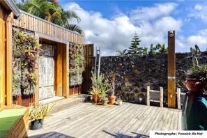 L'Orée du Maïdo - vue deck terrasse plan large