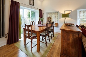 River View Cottage, Barnard Castle - Host & Stay