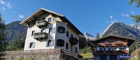 Alpenrose, Haus