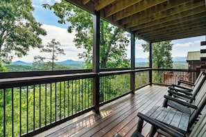 Smoky Morningstar's deck with stunning views