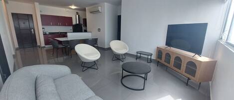 General view of the apartment with its furniture and other amenities