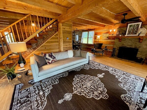 Cozy up in the large living room of this modern log cabin.