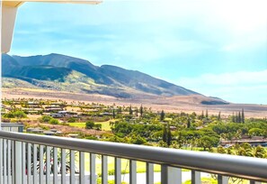Views of the Maui Mountains on your private lanai WH1-1211