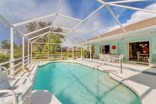 Venice Vacation Rental | 3BR | 2BA | 1,600 Sq Ft | 1 Half Step to Enter