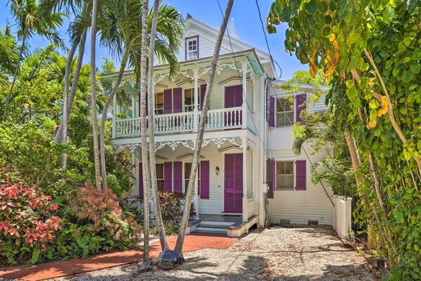 Welcome to Paradise on Von Phister