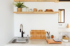 Kitchenette (1)
