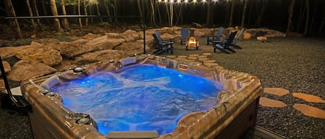 Private Hot Tub & Fire Pit!