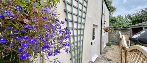 Entrance to Willow & Rose Cottage