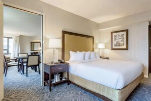 Unit with 1 King size bed. Exact unit will be assigned upon arrival. Views, colors and decor may vary.