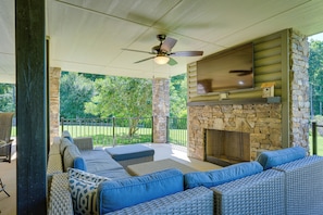 Covered Patio | Outdoor Fireplace Not Available | Lounge Seating