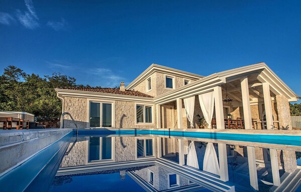 pool