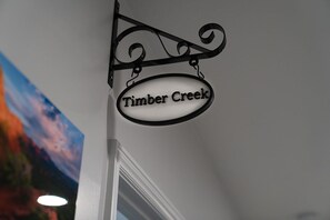 DSC05477TimberCreekSign