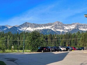 Fernie Alpine Resort 5 Minutes Away