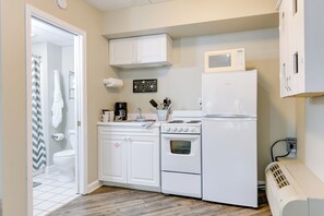 Kitchen | Cooking Basics | Free WiFi