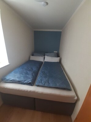 Ferienwohnung-Kleines Schlafzimmer mit Doppelbett