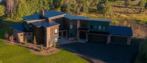 Front Aerial view, Aspen Shores Lodge