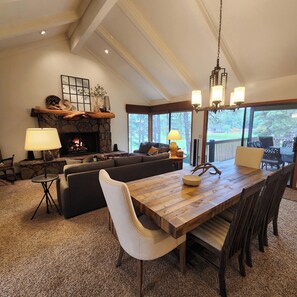 Beautiful dining room table w seating for 8.