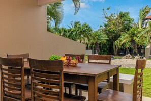 Step outside and enjoy a meal or a morning coffee at this charming outdoor table set. Surrounded by fresh air and a peaceful atmosphere, it’s the perfect place for casual conversations, leisurely breakfasts, or romantic dinners under the stars.