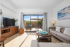 Cozy and bright living room with a  view to the outside