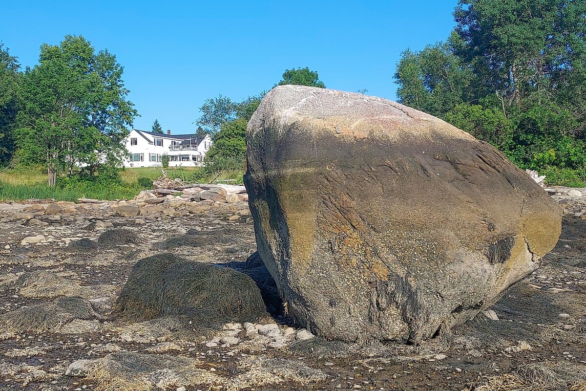 Sea Glass Beach | House in Penobscot with spectacular bay views