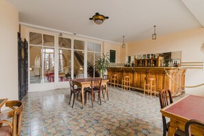 Bar (in der Unterkunft)