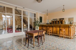 Bar (in der Unterkunft)