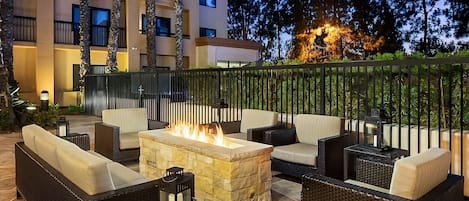 Outdoor firepit