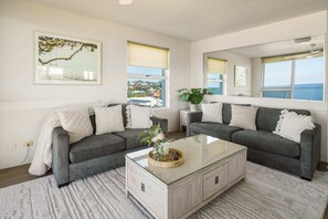 Sit back and relax in this lounge that over looks the gorgeous Alex Heads beach