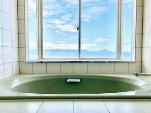 ・<Bath> You can see the sea from the bath in the guest room on the 2nd floor