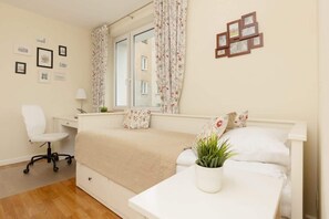 A quiet bedroom perfect for relaxing. 