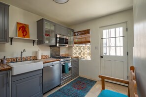 Updated stylish kitchen with all of the essentials!