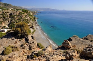 Agia Fotia beach (1km)