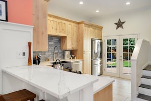 Chef's Kitchen | Stainless Steel Appliances and Breakfast Bar (seats 2)