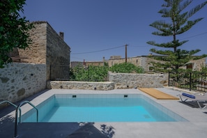 Beautiful villa, Private pool,Near tavern & minimarket,Maroulas,Rethymno,Crete