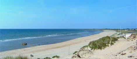 Stranden nedanför stugan