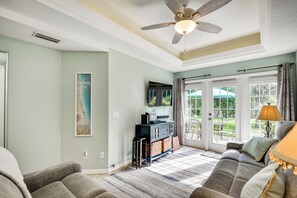 Living Room | Central A/C | Smart TV