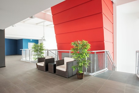 Coin salon dans le hall