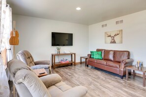 Living Room | Free WiFi | Smart TV | Board Games