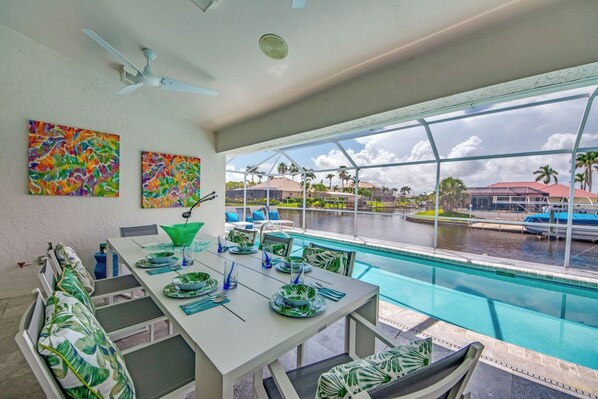 Outdoor dining