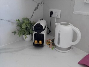 Kaffee und/oder Kaffeemaschine