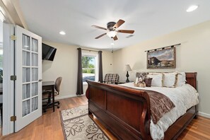 Queen Bedroom Downstairs