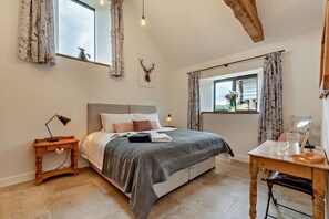 Fox Master Bedroom - StayCotswold