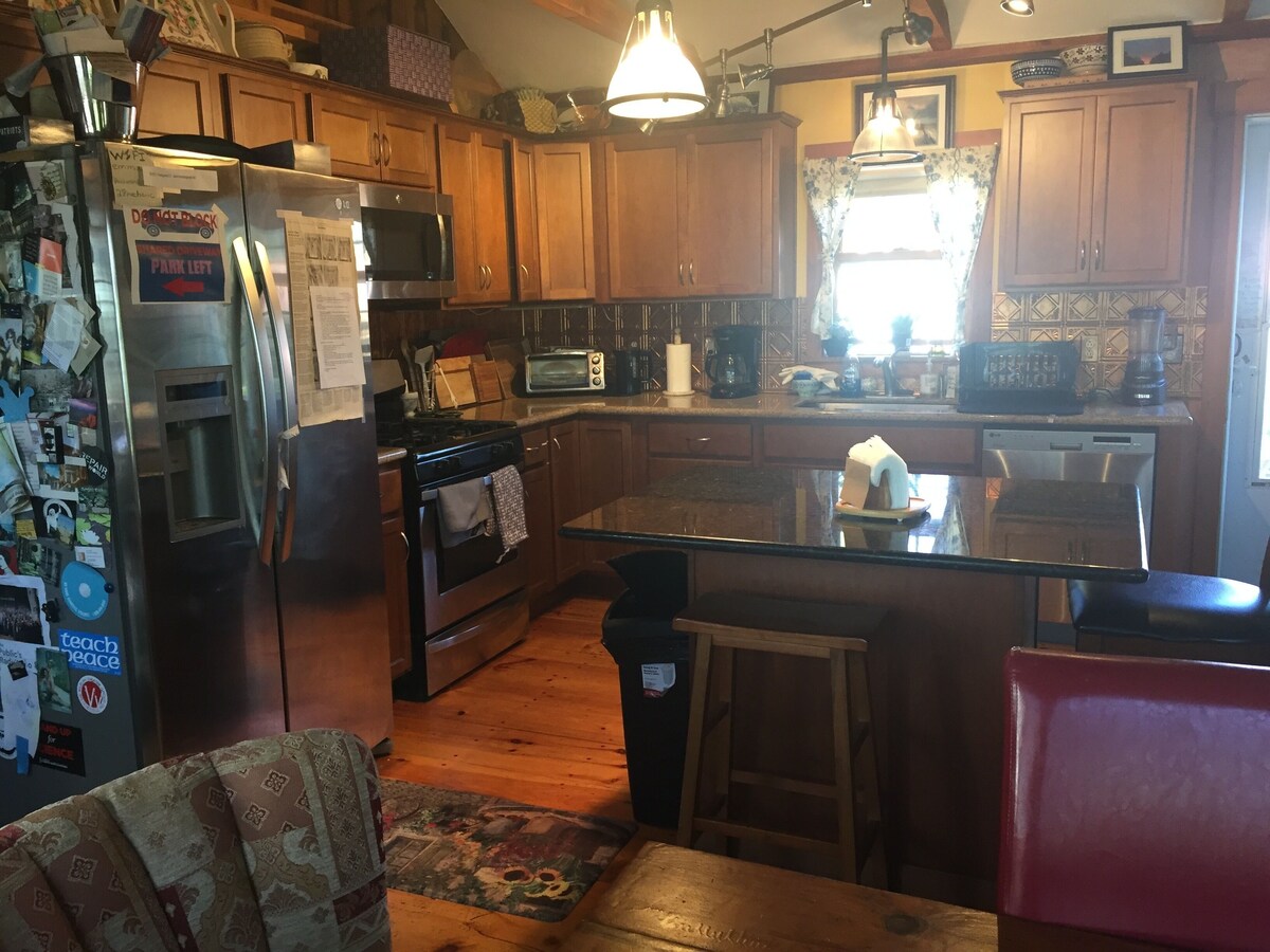 Charming and Unique Beach and Town Sleeps 7