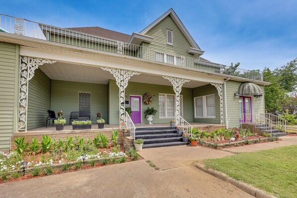 Paris Vacation Rental | 3BR | 2BA | 2,572 Sq Ft | Stairs Required