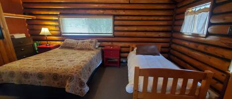 Comfortable Unit with Queen size bed and trundle bed