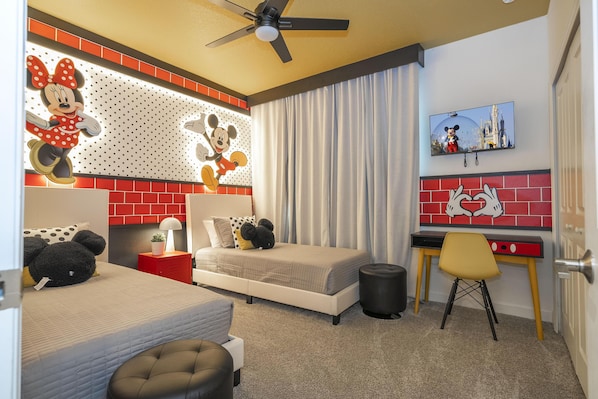 2nd Floor Mickey Room (2 Single Beds)