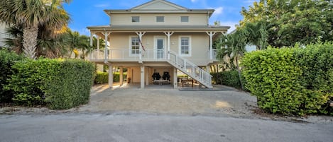 "House","Handrail","Tree","Outdoors","Garden"