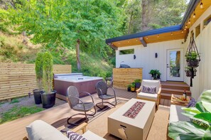 Deck | Private Hot Tub | Gas Grill | Gas Fire Pit