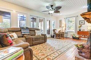 Living Room | Smart TV | Fireplace | Central A/C | Books